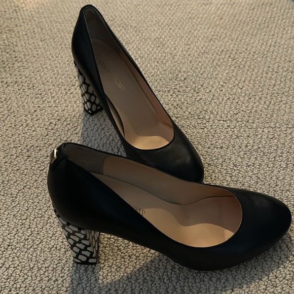Ivanka Trump black pumps - Picture 4 of 4